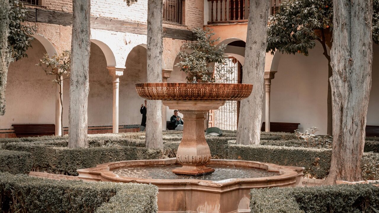 fountain in garden of alhambra