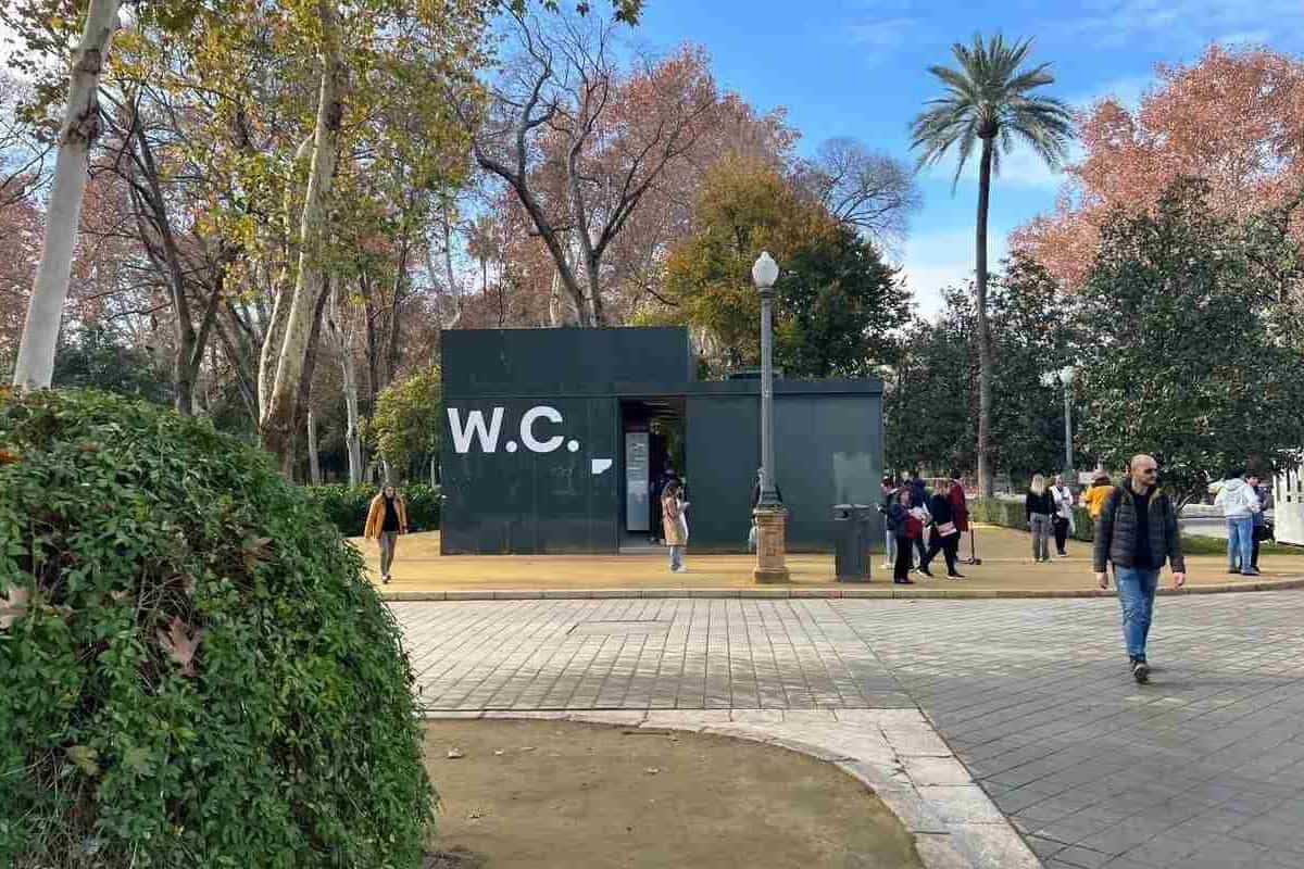 Toilet facilities at Plaza de Espana Seville